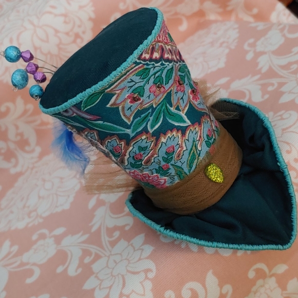Green and pink fascinator main image 7